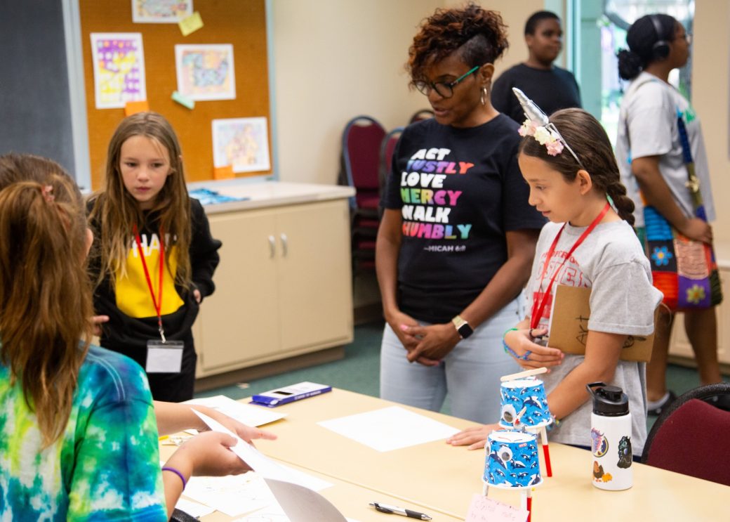 Kid drawing at summer camps
