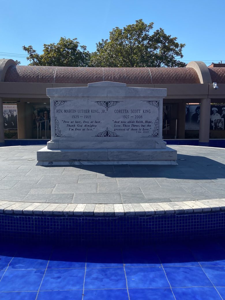 Monument in homage to Coretta Scott King and Martin Luther King Jr.