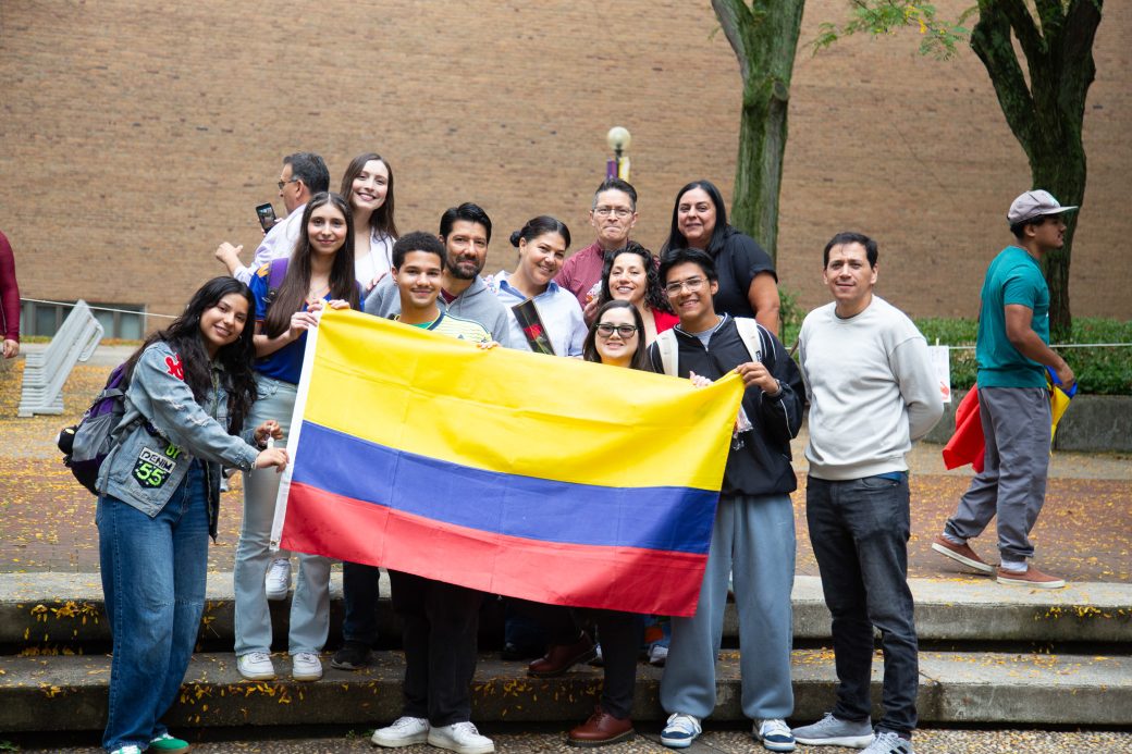 People with Colombia's flag