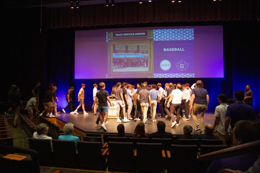 Men's baseball accepts award for team service