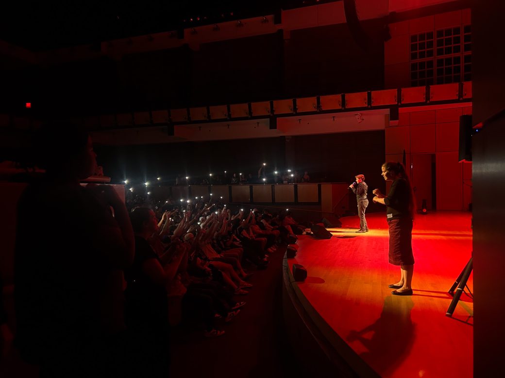 Public enjoying of the girl's performance