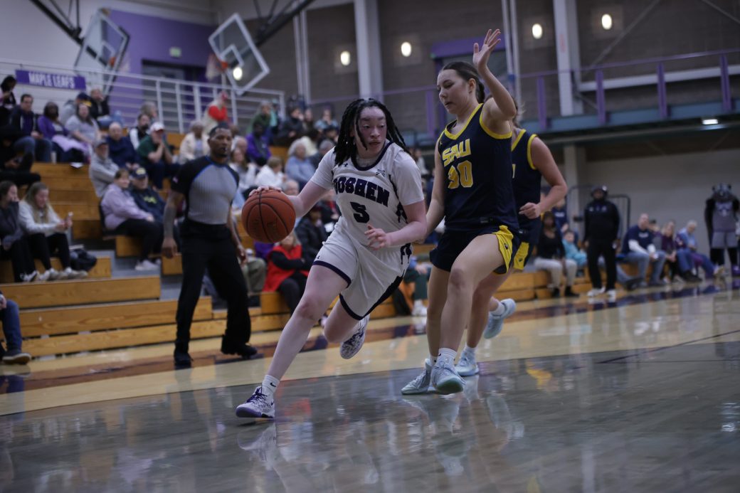 Kyla Foster, women's basketball, driving to the net