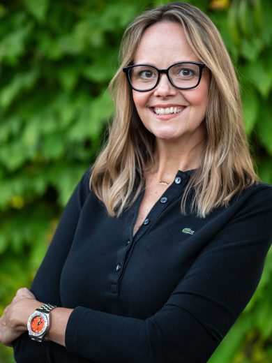 shannan martin smiling against a green background