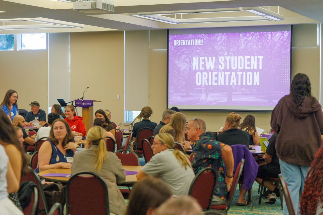 Group photo of all the seats full at New Student Orientation