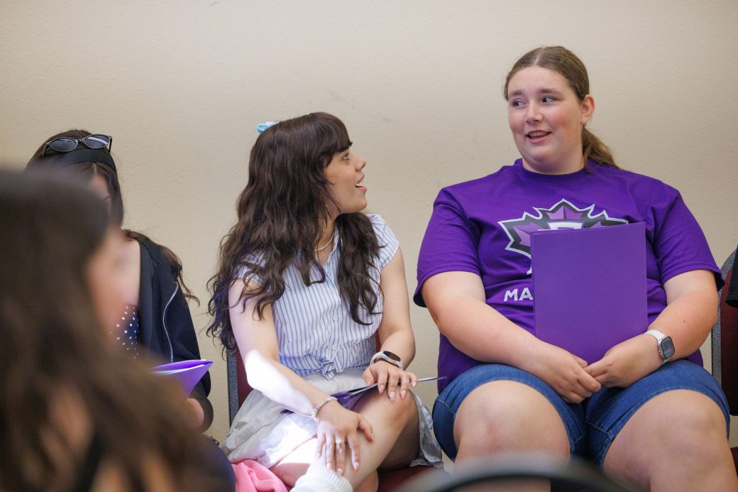 Two incoming students in conversation
