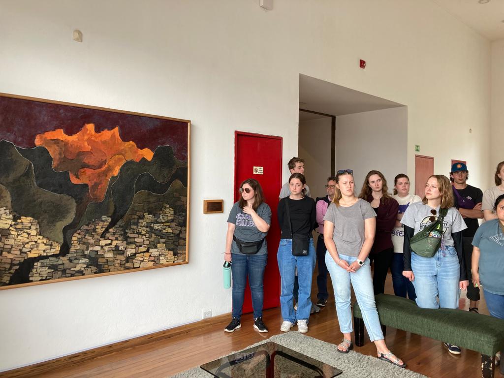 A group of students standing together in an art museum.